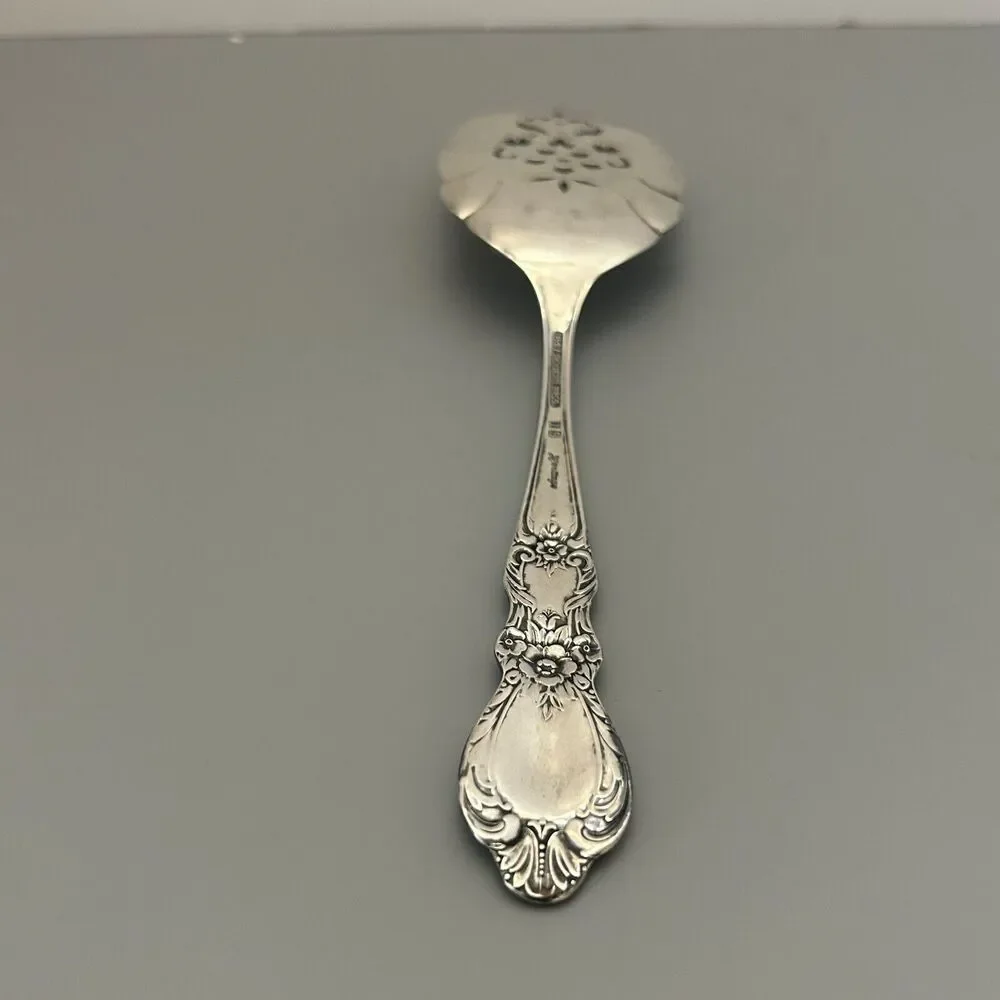 1847 Rogers Bros IS Silver Plated Heritage 1953 Pierced Pie/Cake Server